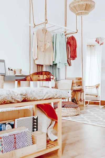 Ретро одяг у піщаній кімнаті — стокове фото