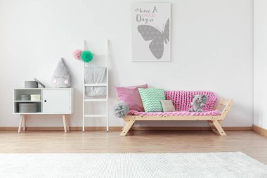 Desenli pembe ve nane yastık