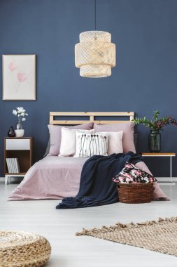 Kabarık ve halı zemin üzerinde