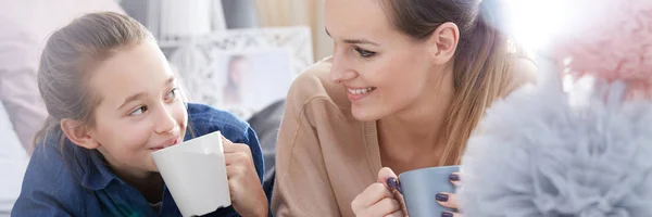 Gemeinsam Tee trinken — Stockfoto