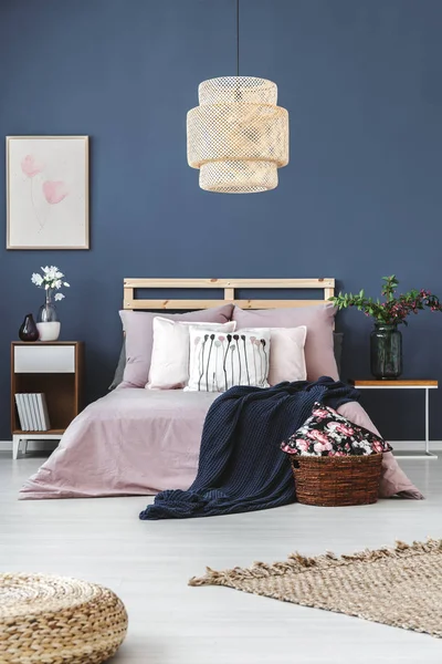 Kabarık ve halı zemin üzerinde