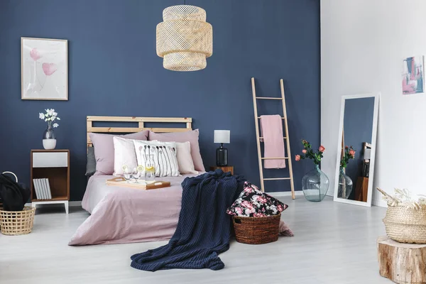 Örgülü sepet desenli yastık