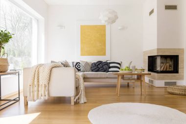 siyah ve beyaz yastıklar