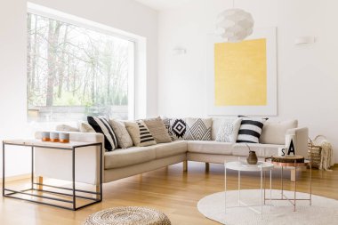 Raf üzerinde üç mum