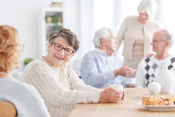 Personer i hög ålder hem — Stockfoto