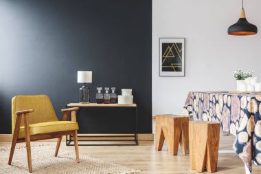 Rustik siyah ve beyaz ev