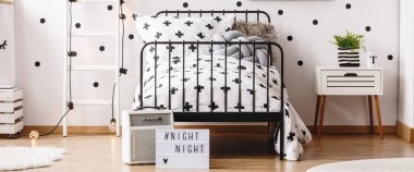 Çocuğun yatak yaratıcı kaplaması ile