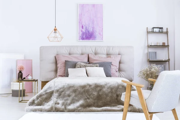 Kral yatak ile bej yatak başı