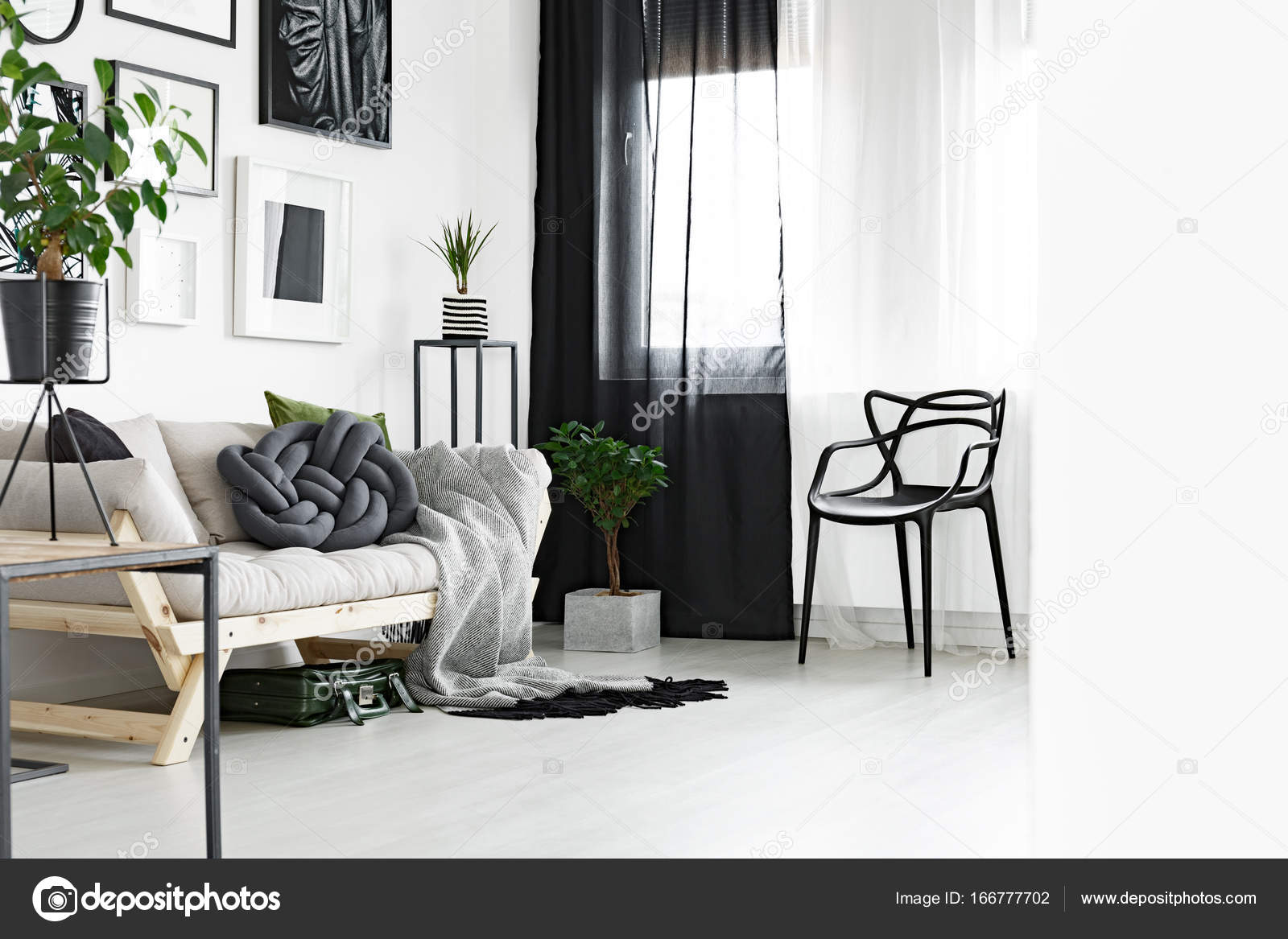 Zwart-wit gordijnen — Stockfoto © photographee.eu #166777702 Zwart-wit gordijnen — Stockfoto © photographee.eu #166777702