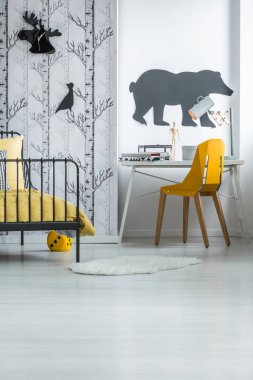 Sarı tasarımcı sandalye masa