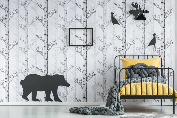 Siyah hayvan etiketi ile yatak odası