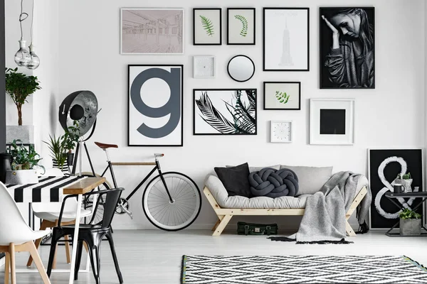 Sepeda di dalam ruangan — Stok Foto