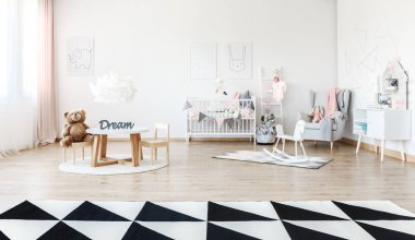 Çocuk odası küçük tablo ile