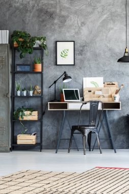 Beton duvar üzerinde basit resim