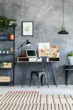 Masa üzerinde fırça set