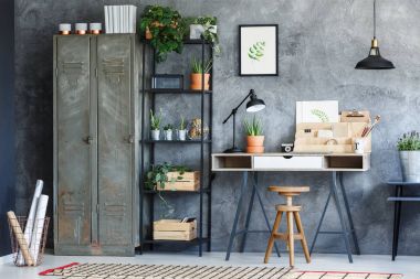 Resepsiyon, klasik ahşap tabure