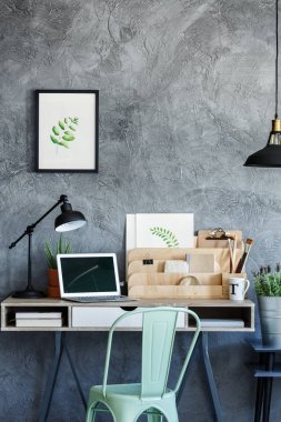 Ahşap organizer modern oda içinde