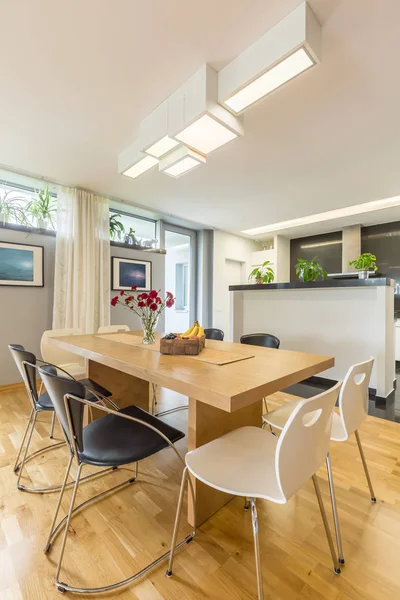 ahşap yemek masası