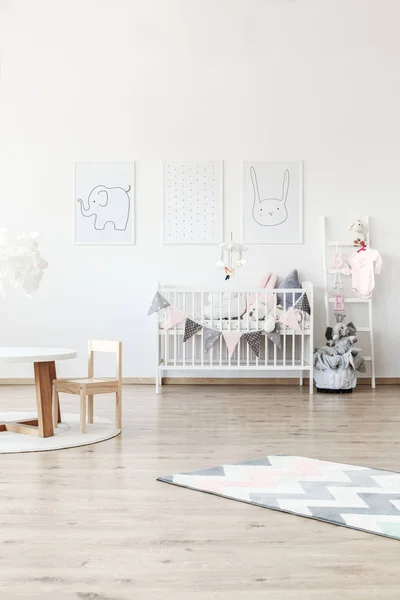 White baby's bed in room — Stock Photo, Image