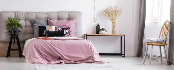 Sevimli, pastel pembe bedsheets — Stok fotoğraf