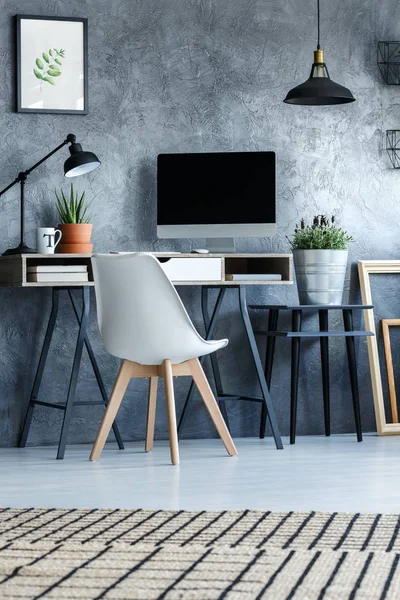 Hipster Oda beton duvar ile