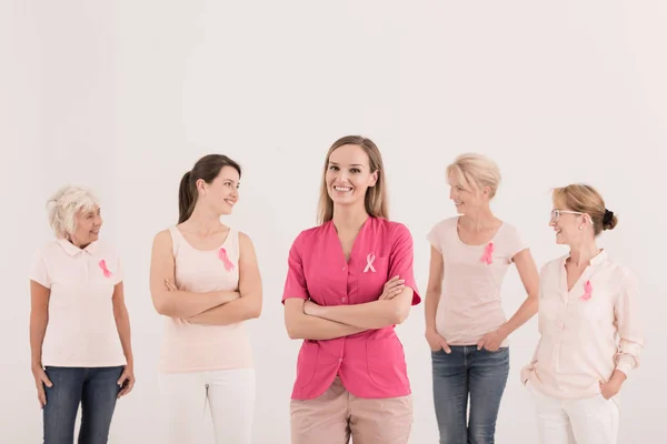 Mulheres voluntárias participantes — Fotografia de Stock