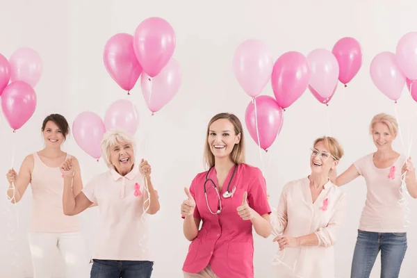 Doutor em uniforme rosa — Fotografia de Stock