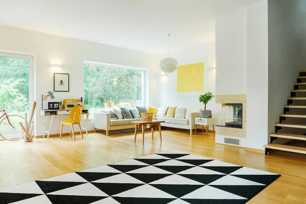 Açık alan iç kanepe ile