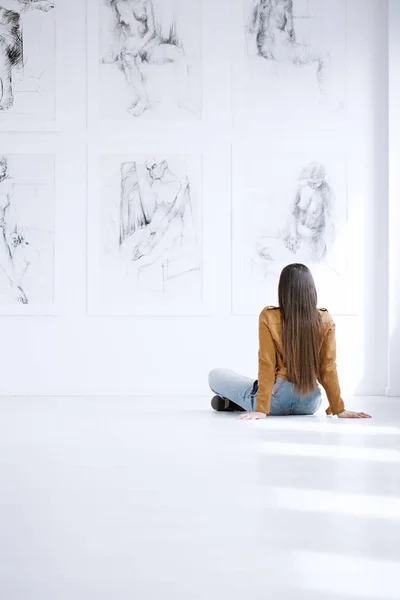 Woman looking at drawing collection — Stock Photo, Image