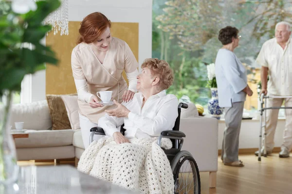 Hemşire teslim beyaz Kupası