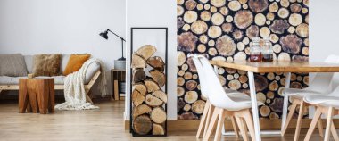 Yakacak odun ile yemek odası