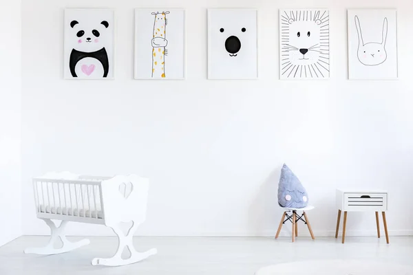 White baby 's bedroom with posters gallery — стоковое фото