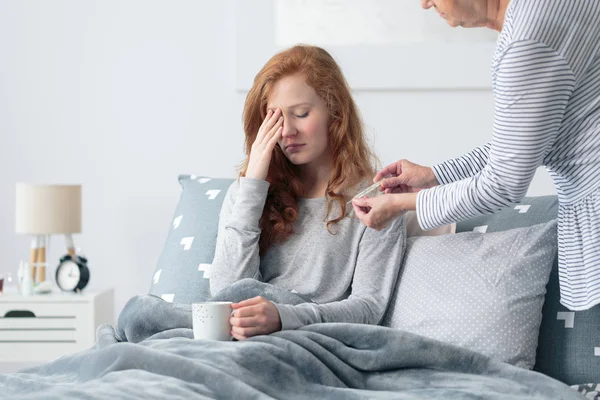 Sinüs enfeksiyonu olan kadın