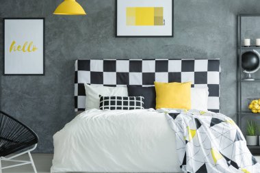 Sarı koyu yatak odası posterler