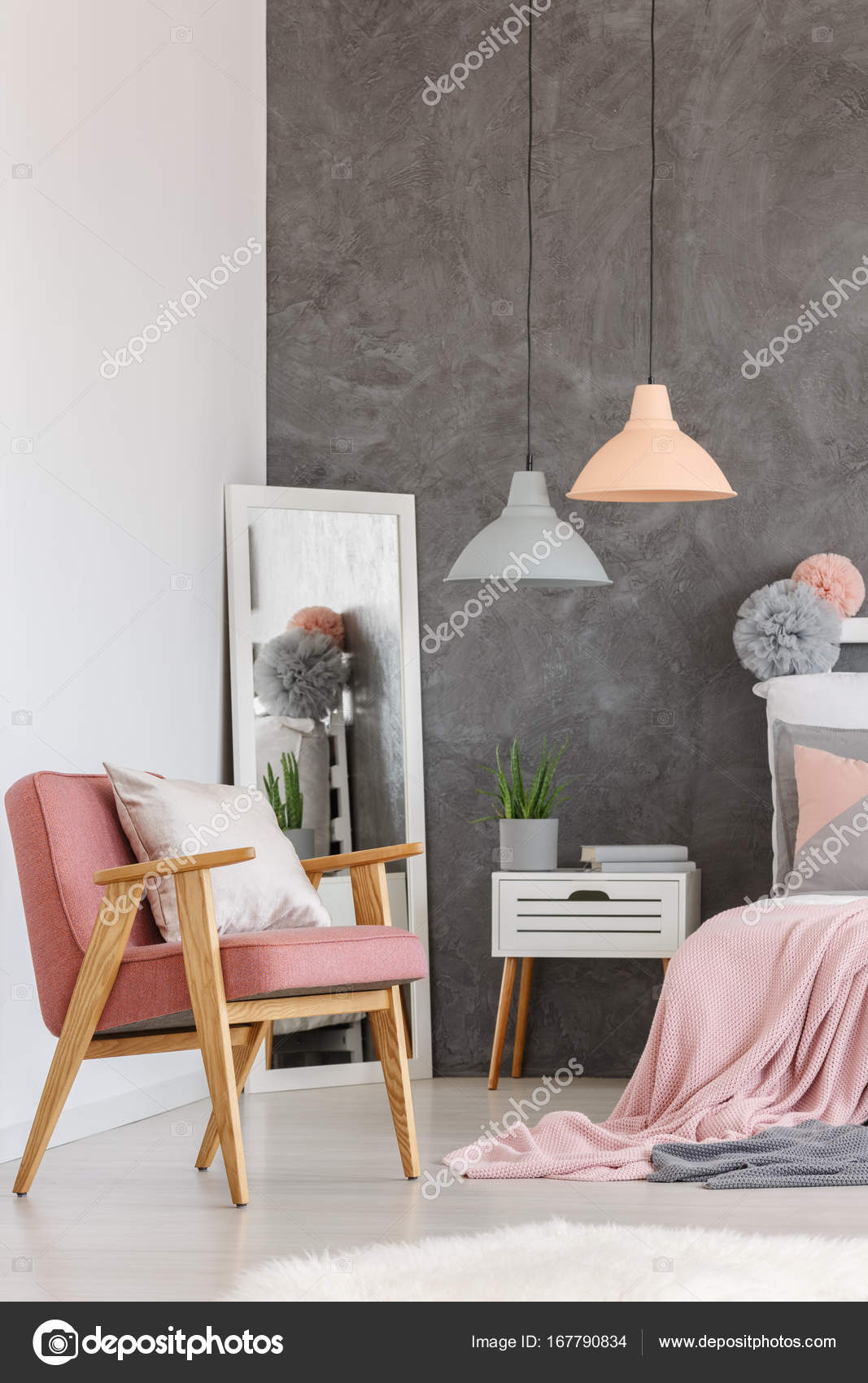 Vintage roze stoel in slaapkamer — Stockfoto © photographee.eu ... Vintage roze stoel in slaapkamer — Stockfoto © photographee.eu ...