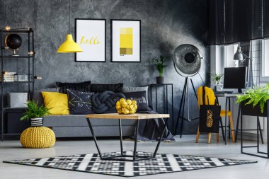 Basit tablo ile oturma odası