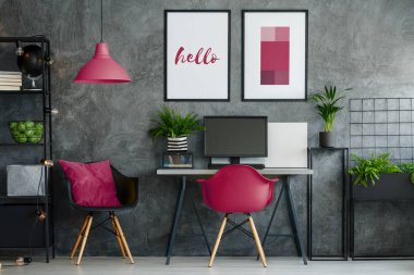 Kiraz sandalye ile ev ofis