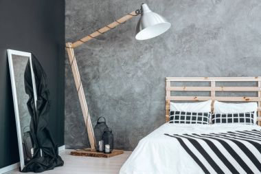 Beyaz ayna battaniye ile