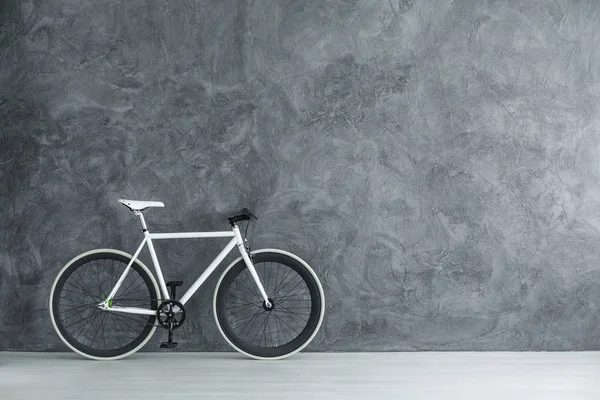 Bicicleta con espacio —  Fotos de Stock