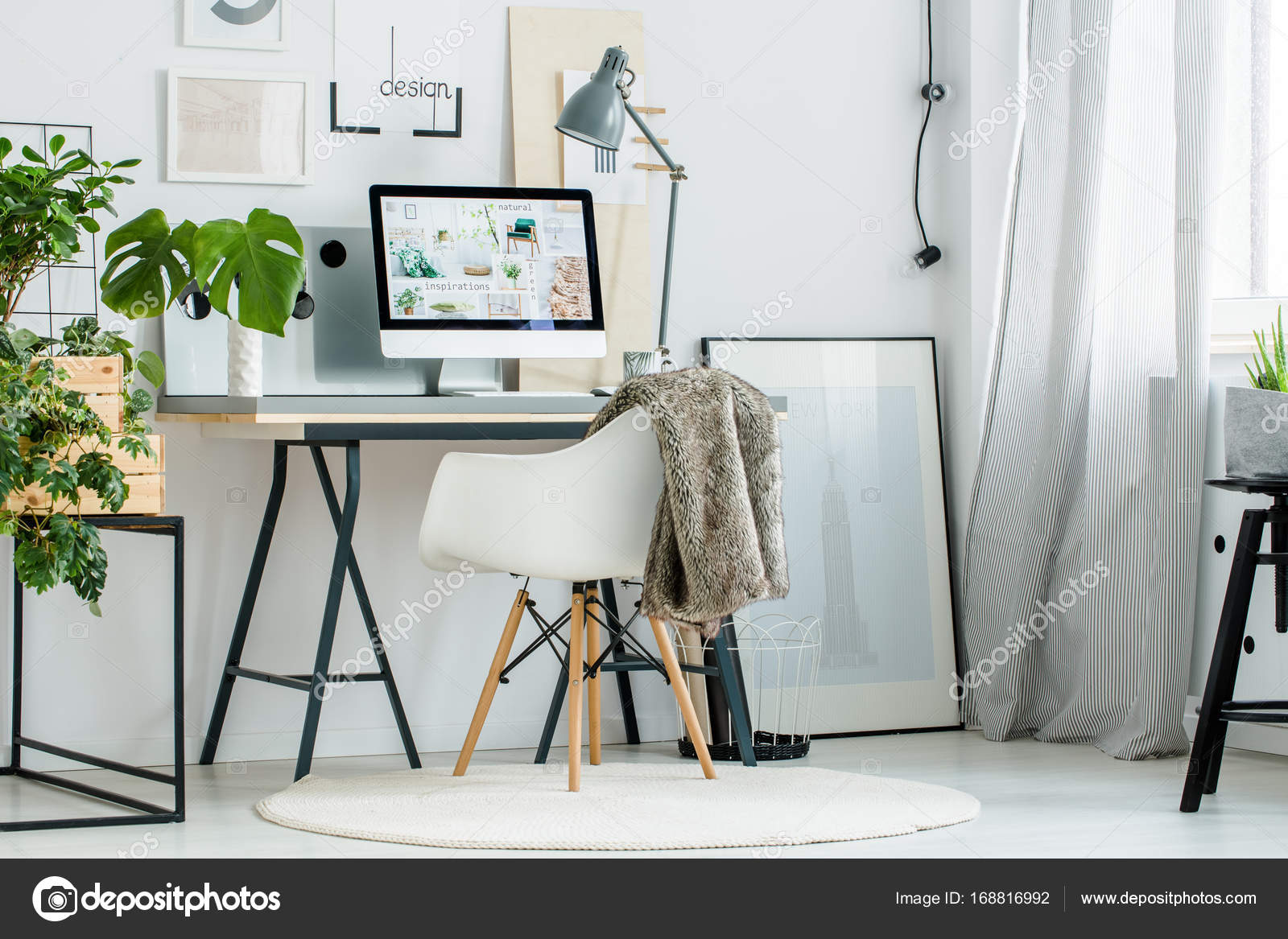 Skandinavischen Stil Arbeitsbereich mit Pflanzen — Stockfoto ... Skandinavischen Stil Arbeitsbereich mit Pflanzen — Stockfoto ...