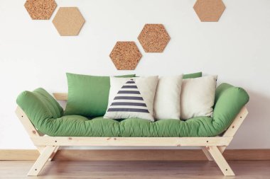 Yeşil kanepe oturma odası