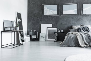 Gri sofistike yatak odası posterler