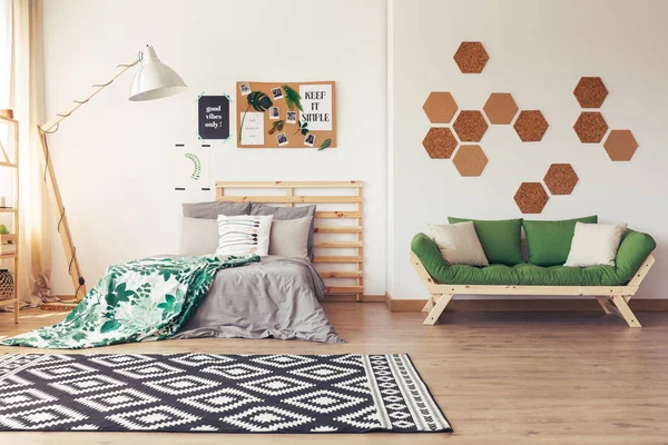 Kral Yatak botanik motif