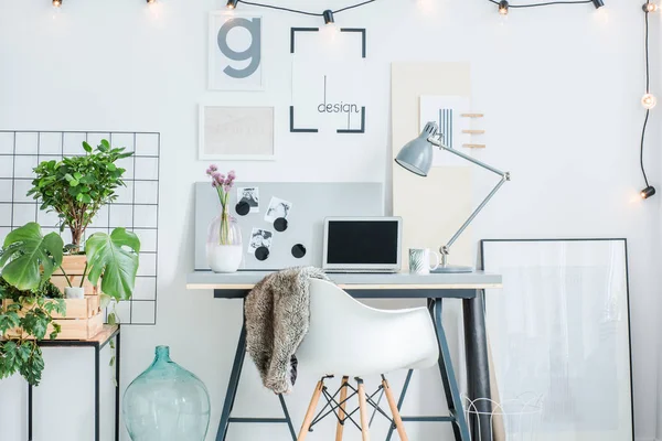 Çalışma alanı içinde küçük ağaç