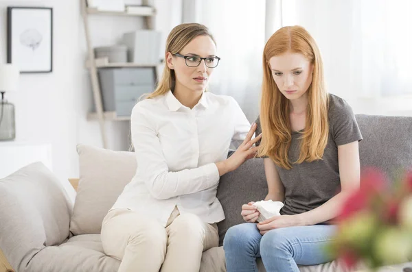 Mother comforting unhappy teenager — Stock Photo, Image