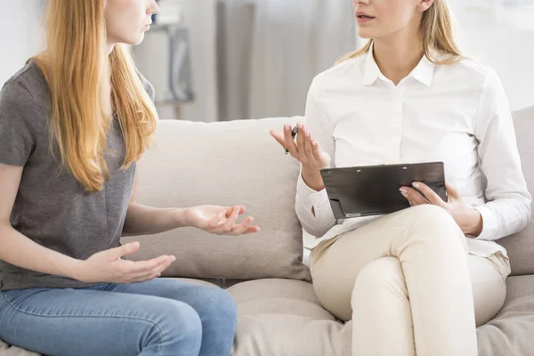 Young girl talking about problems — Stock Photo, Image