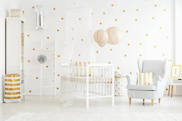 Ljusa nyfödd baby's interiör — Stockfoto