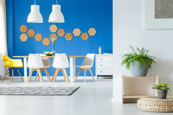 Yemek Masası sarı koltuğa