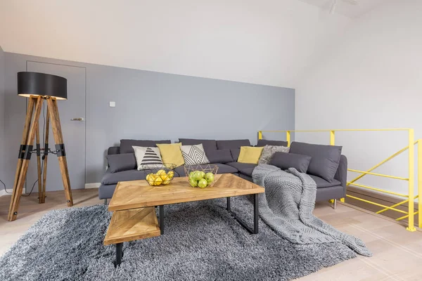 Büyük, modern lamba