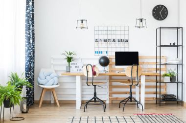 İki oturaklı parlak iş yeri